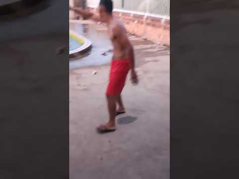 Super Herói VS funk do berimbau. ninguém sabe se tá dançando ou se tá soltando pipa