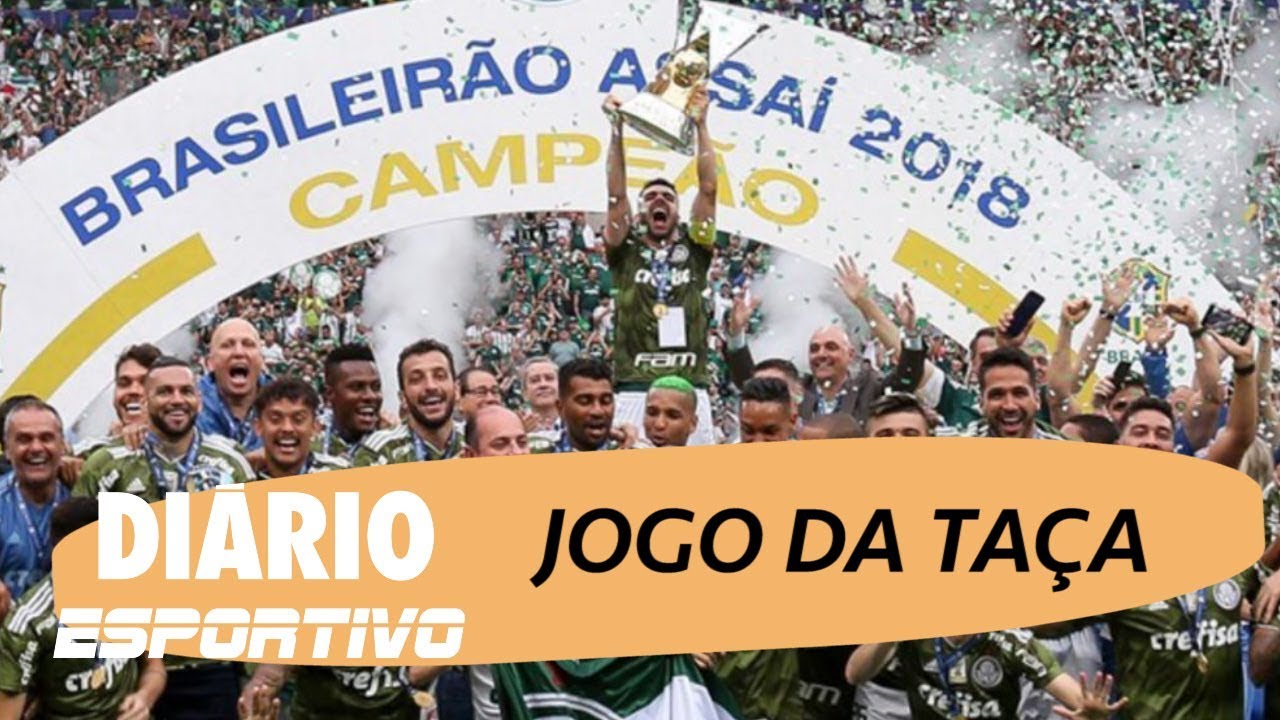 Palmeiras recebe de Bolsonaro troféu de decacampeão brasileiro