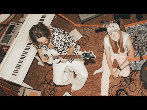 Barbora Piešová - Kým oči zatvorené máme (prod. Jerguš Oravec) |Official audio|