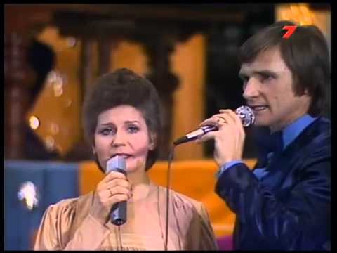 Nora Bumbiere   Viktors Lapčenoks  Smaidas Live @ Mikrofons '82)