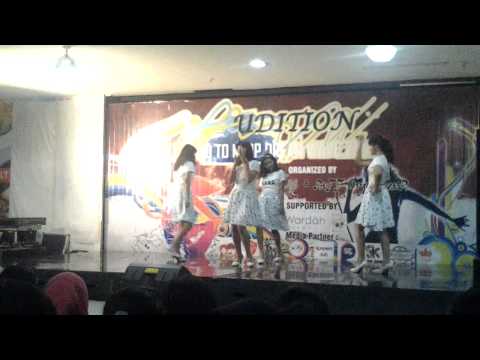 140817 Flawlessa Dance Cover of Girls Day - Darling at Blok M Square