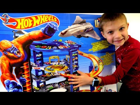 Хот Вилс Гараж ГИГАНТ с ОБЕЗЬЯНОЙ и трассами, МЕГА парковка на 140 машин, САМОЛЕТ! Супер Тима