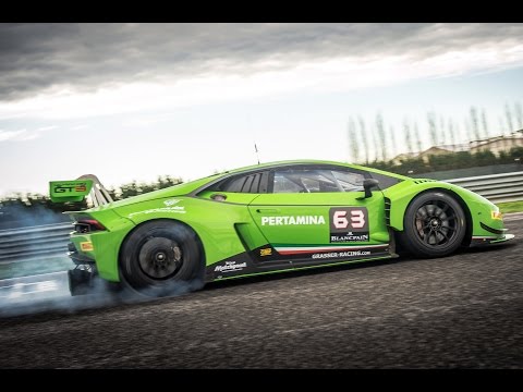 Lamborghini Huracan GT3 driven flat out on track - EXCLUSIVE - car review Video