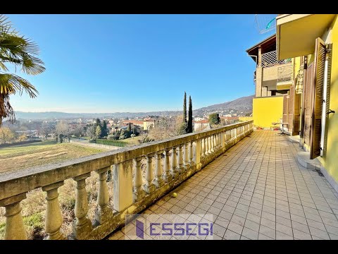 Erba trilocale con terrazzo e giardino privato in vendita