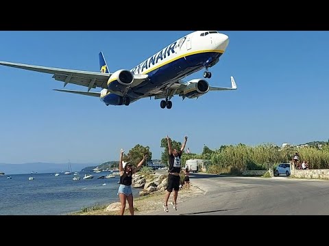 INCREDIBLE! LOW LANDINGS AT SKIATHOS AIRPORT