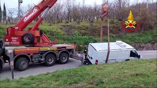 furgone-fuoristrada-lungo-l-ofantina-a-manocalzati