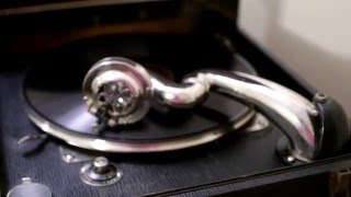 "Rockin' Chair" - Hoagy Carmichael and his Orchestra