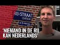 Vic paste straatnaambordjes aan in 9 Straatjes na Tiktok-rijen
