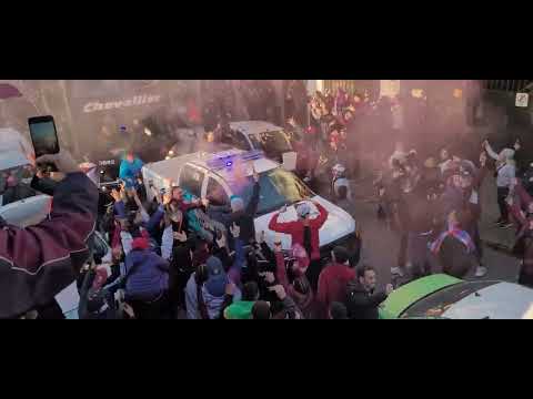 "Plaza Sarmiento = Lanus" Barra: La Barra 14 &bull; Club: Lanús