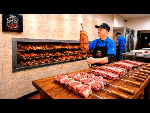 Bastidores da churrascaria onde nasceu o espeto corrido, o famoso rodízio de carnes, há 72 anos