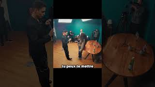 Un magicien lance un couteau sur Squeezie thumbnail