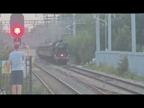 1Z77 - 45690 'Leander' & Class 47802 passing Twyford - 23/08/23