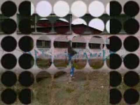 Shkupi Family Ft. GetoaR & GiGi - Larg Po Ndihet ( 2oo9 )