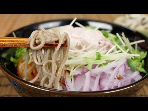 冷たい豚そば (Cold Pork Soba Noodles)