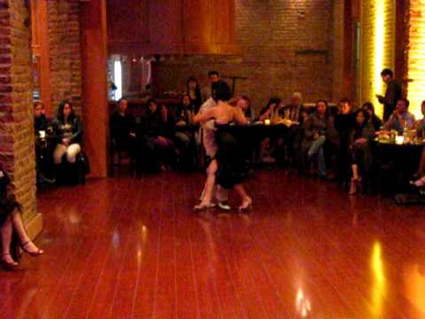  Paulina Cazabon Goméz  and  Alejandro Hermida  are  dancing  to  a  tango