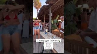 Melissa Vargas, Zehra Güneş&#39;e şampanya fışkırtıyor