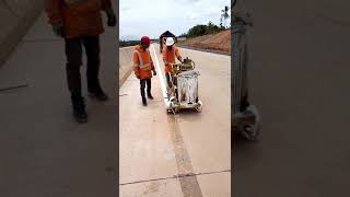 preview picture of video 'Road marking marka jalan  tol lampung - palembang'