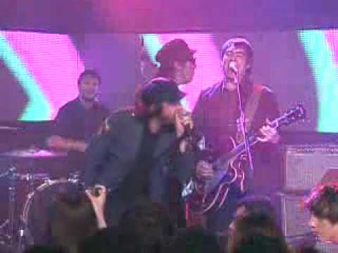 Cachorro Grande e Samuel Rosa - I Saw Her Standing There