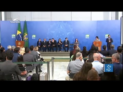 Presidente do Senado participa do lançamento do Libras Gov