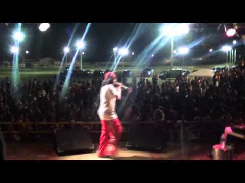 YURI BH AO VIVO EM CAPIM BRANCO-MG-VIDA LOKA TAMBÉM AMA-DIA 09/10/2011