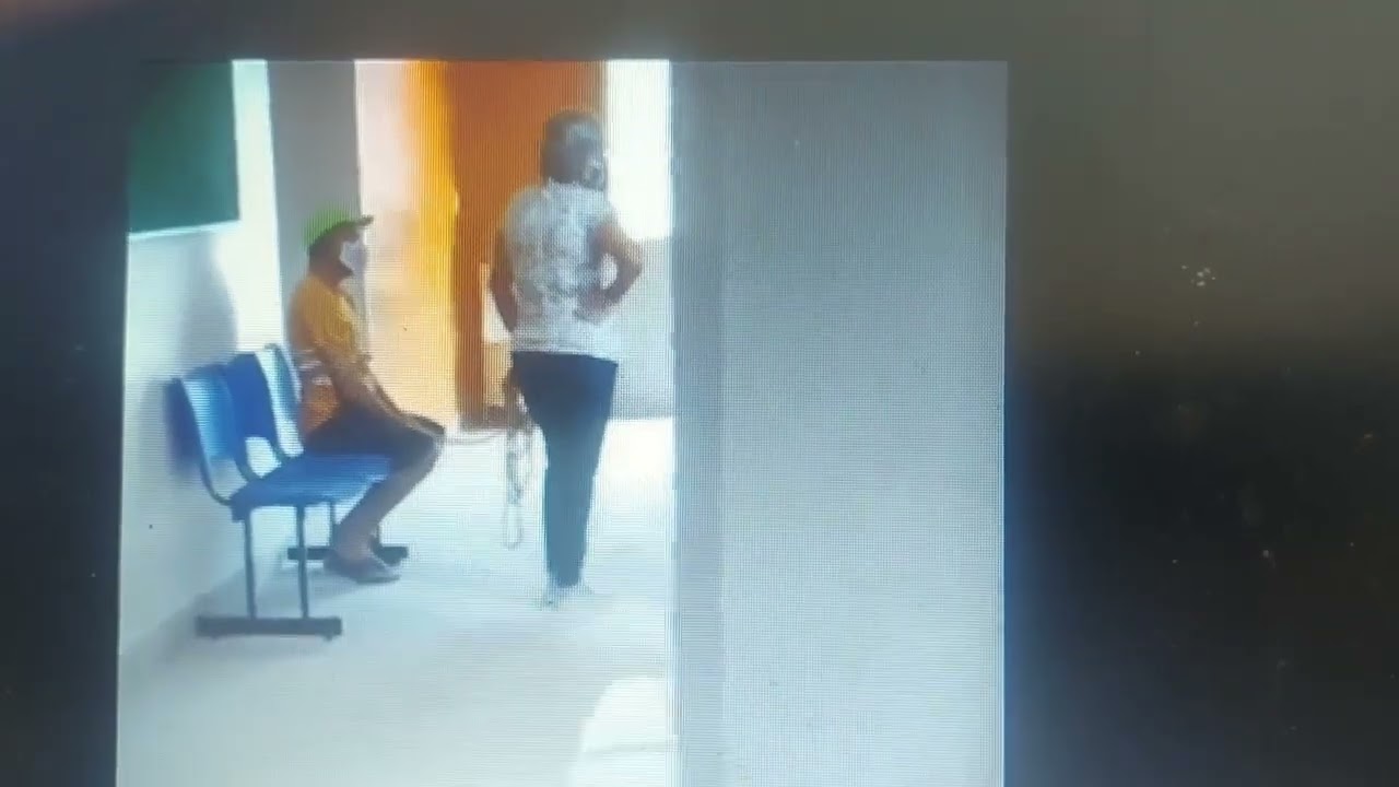 Mulher leva marido amarrado para tomar vacina