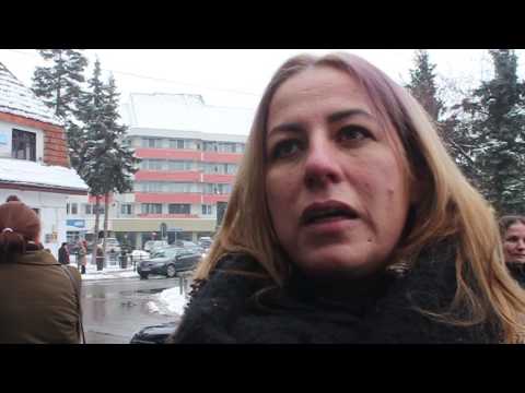 Profesorii și părinții elevilor din Nepos, protest în fața Prefecturii