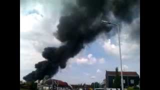 preview picture of video 'Lankhorst Sneek - ontploffing en brand 17 mei 2012'