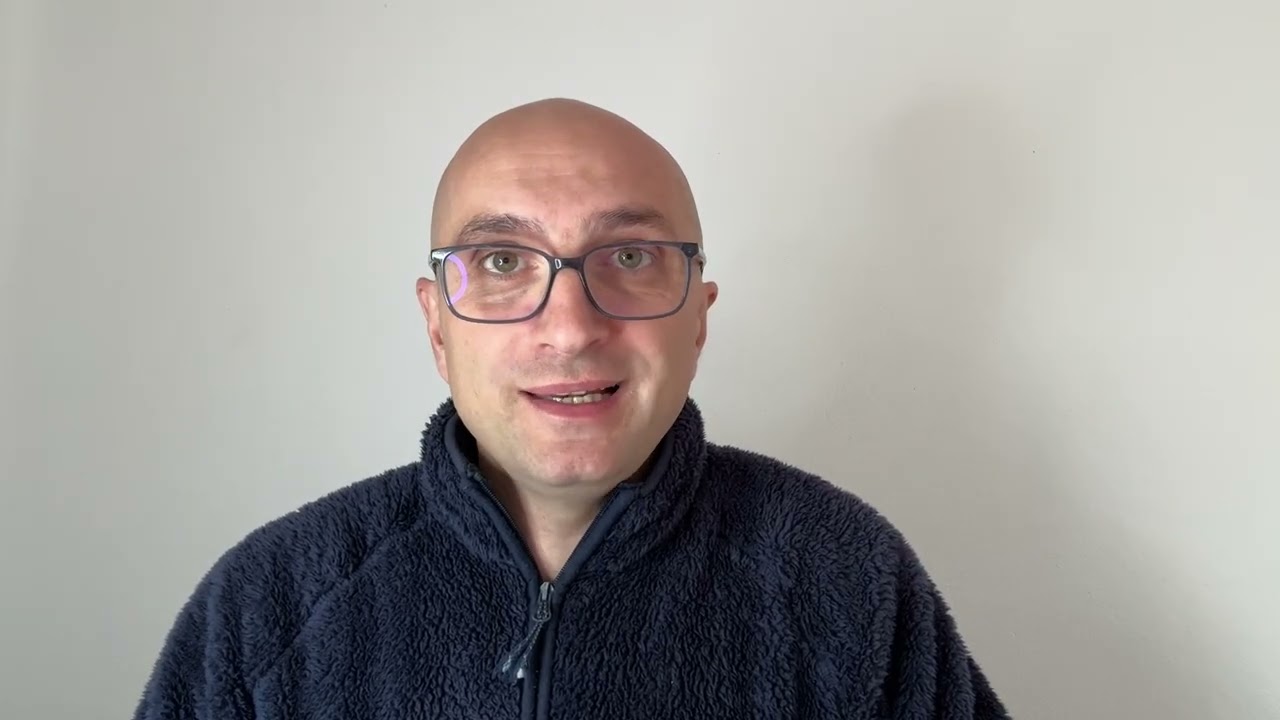 Зеленый паспорт и пустой карман: ПРАВИТЕЛЬСТВО поднимает налоги по указке М?