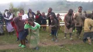 Download lagu turi kumugongo w,Imana mp3