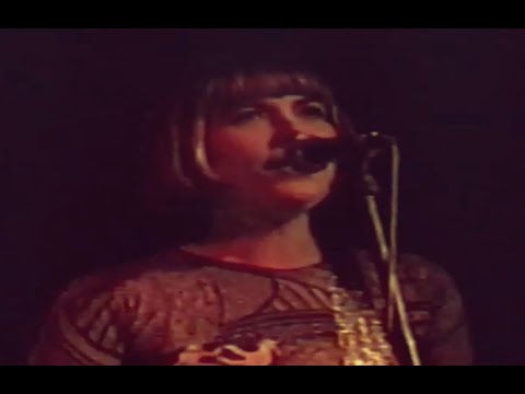 An April March - Summers Gone (Official Live Video)