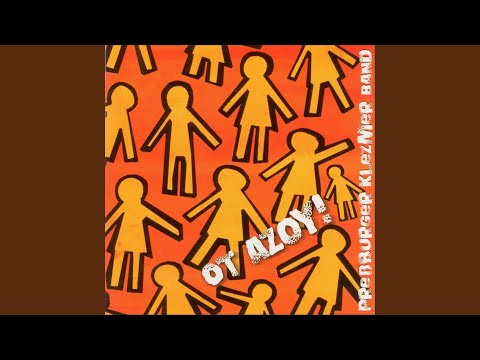 Oyfn veg shteyt a boym