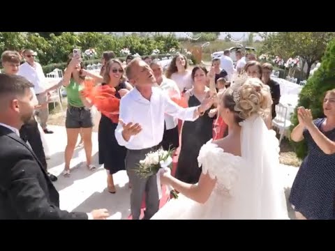 Dashuria e babait prek zemrat , I kendon djalit dhe nuses diten e marteses