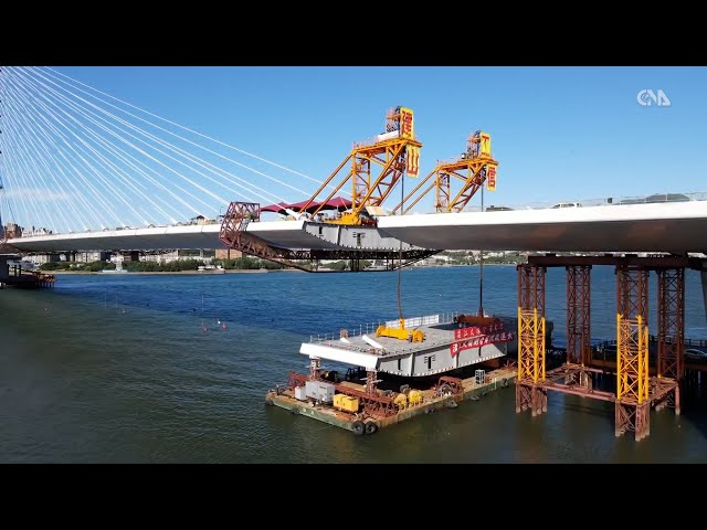 Last span of the Danjiang Bridge to be installed