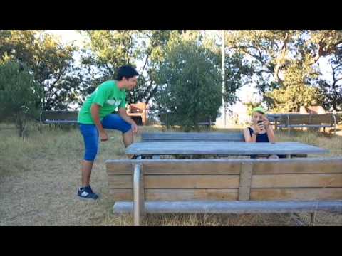 Come rimorchiare una ragazza (con il motorino)