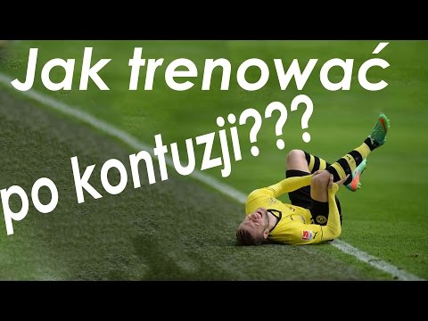 Opona palucha w Nowosybirsku Dziecko wpadać pieszo blisko dużego palca jako uczta
