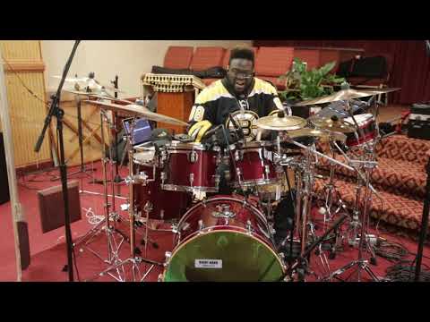 Kwesi Robinson (Full Performance)