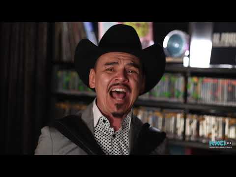 Carlos Medina, "Que Dios Te Guarde Madrecita" Live on KXCI