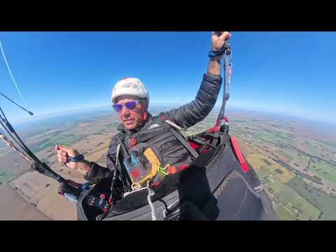 Volando en abril 2026 en San Antonio de Areco. Club ArecoFlyCross. #parapente #areco #arecofly
