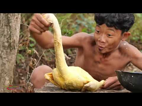 Primitive Technology New style cooking geese in clay hole Eating delicious