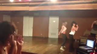 Vanessa Hudgens Dancing To &quot;Run The World&quot; With Ashley Tisdale (2012)