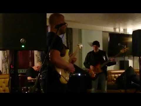 DEAN  NEWTON  TRIO  /  VOODOO  CHILD