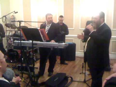 Cantor Shlomo Simcha fantastic voice  Jewish Wedding  March 2009