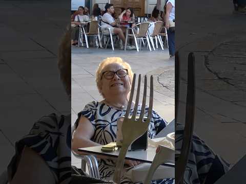 PLATO de PASTA ENORME con CUBIERTOS GIGANTES 🍝🍴 CÁMARA OCULTA | #comida #humor #comedia #shorts