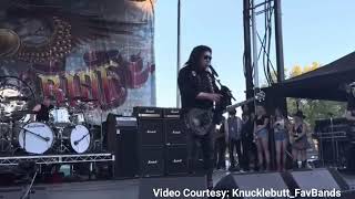 Download lagu Gene Simmons Breaks Down During Ace Frehley Tribute mp3