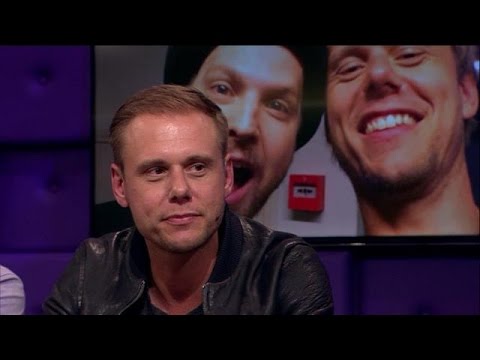 Enorme chemie tussen Armin van Buuren en Gavin Degraw - RTL LATE NIGHT