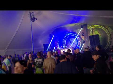 Painbringer vs. Rheeza playing 'The Right Way' by System 3 at Hardshock Festival 2017 (4K quality)