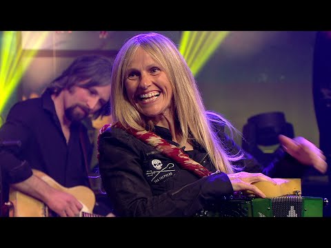 Sharon Shannon - 'Blackbird' & 'The Jolly Rogers' | The Late Late Show | RTÉ One