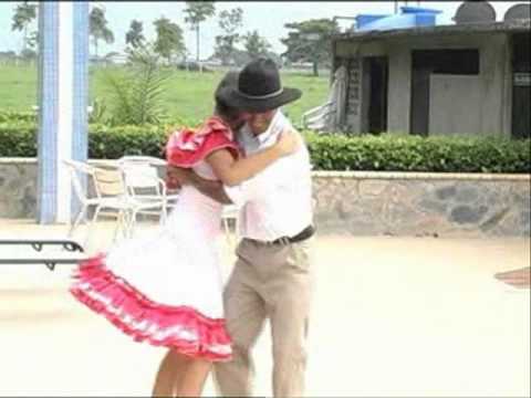 YO BAILE CON UNA MUERTA (HIPOLITO ARRIETA).wmv