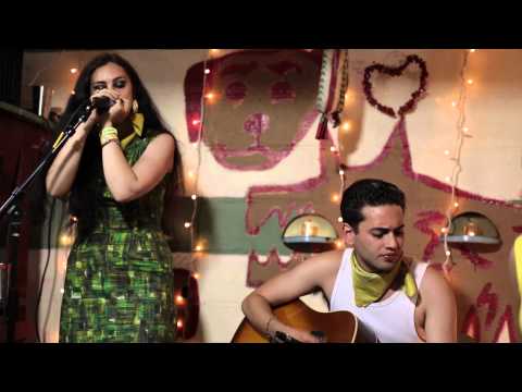 Kitty, Daisy, & Lewis - Polly Put The Kettle On (Live @Pickathon 2012)