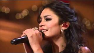 Vanessa Hudgens, Ne-Yo &amp; Katharine McPhee - Santa Claus is Coming to Town (live)